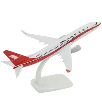 колекция от модели пътнически самолети Shanghai Airlines B737-800 от сплав 20 см, сувенирни подаръци украса, на дисплея
